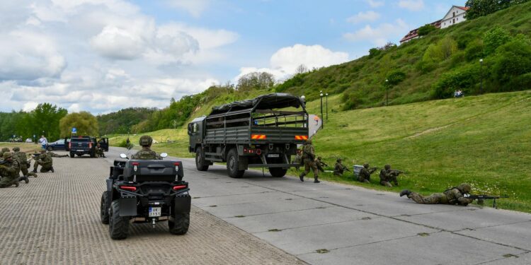 Żołnierze ćwiczyli nad Wisłą w Płocku [ZDJĘCIA]