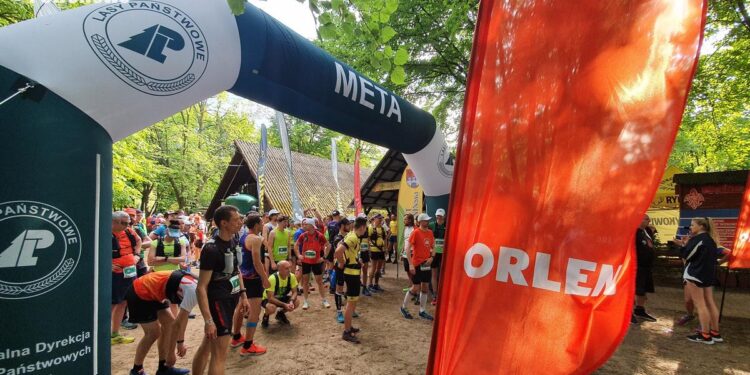 Pasjonaci biegają też w nocy. Podczas Rykowiska nawet 100 kilometrów! [FILM, ZDJĘCIA]