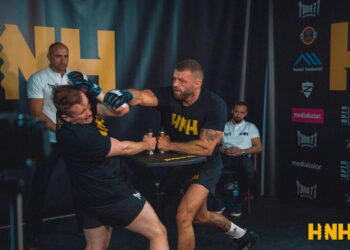 Organizują walki w Płocku. Zawodnicy używają tylko jednej ręki! [FILM]