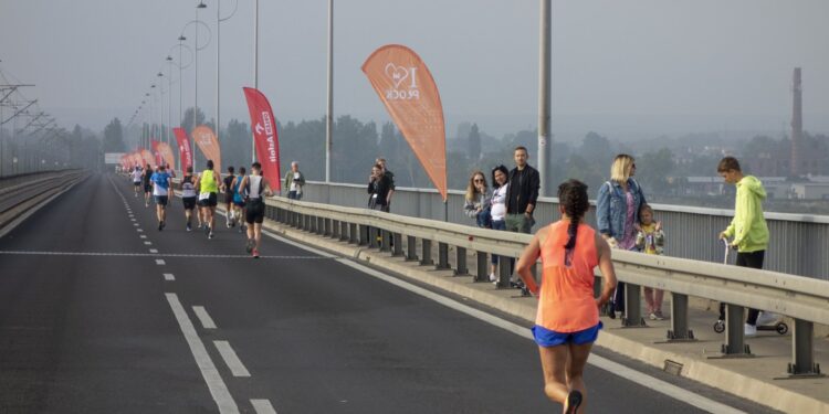 Pobiegli po dwóch mostach. Kto wygrał w tegorocznej edycji? [ZDJĘCIA]