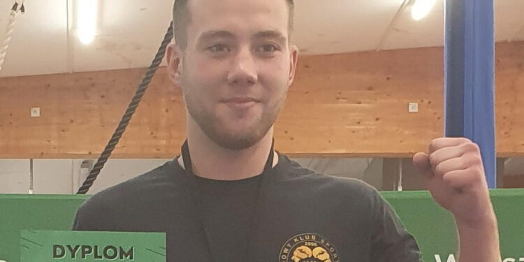 Poprawił wynik swojego trenera. Płocczanin Mistrzem Polski w kickboxingu