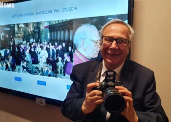 Archiwalne zdjęcia i pamiątki z wizyty Jana Pawła II w Płocku. Nowa wystawa w Muzeum Diecezjalnym [FILM, ZDJĘCIA]