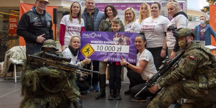 Korytarze Galerii Mazovia zmieniły się w tor przeszkód. Wszystko dla 7-letniego Przemka [FILM, ZDJĘCIA]