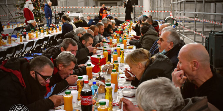 Wigilia dla najuboższych w płockim Sanktuarium Bożego Miłosierdzia