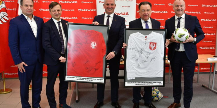 Dzieci i młodzież aktywni na boisku. Samorząd województwa zapowiada wsparcie