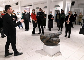 Ostatnia szansa, aby obejrzeć poruszającą wystawę. PGS zaprasza na finisaż „Całkiem nowego człowieka”