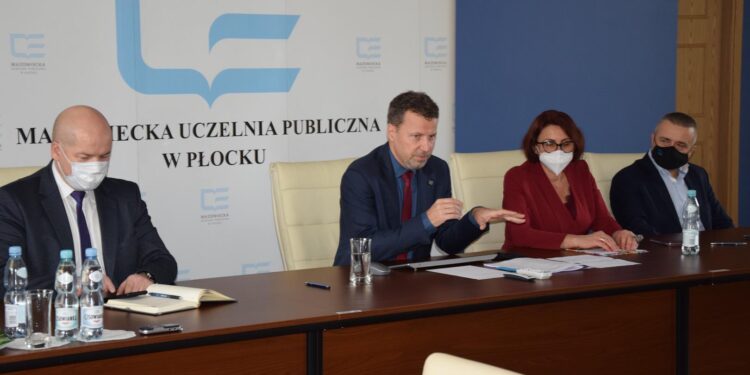 Chcą kształcić lekarzy i otworzyć nowe hospicjum. To projekt płockiej uczelni