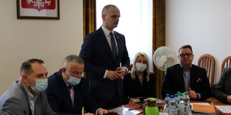 Starostwo: Szykujemy miejsca dla około 1500 uchodźców. Gdzie prowadzone są zbiórki? [LISTA MIEJSC]