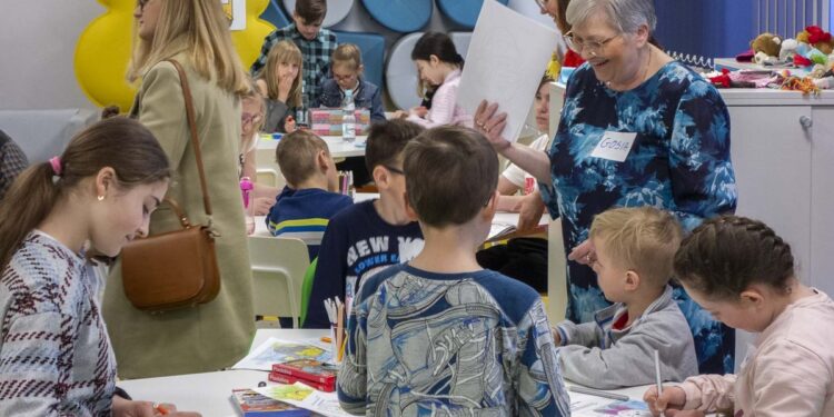 Uchodźcy z Ukrainy uczą się języka polskiego. Edukacyjne wsparcie dla małych i dużych