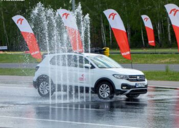 Umiejętności kierowcy warto doskonalić. To konieczne nie tylko w sporcie [FILM, ZDJĘCIA]