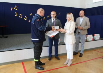 Przekazanie sprzętu ratowniczo-gaśniczego dla jednostek Ochotniczych Straży Pożarnych z terenu powiatu płockiego