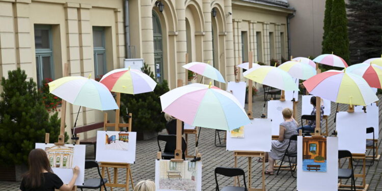 Płocka Galeria Sztuki zaprasza na Plenerową Akademię Rysunku [BEZPŁATNE]