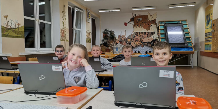 Co łączy cyberbezpieczeństwo z kodowaniem? Bezpłatne warsztaty programowania w Płocku!