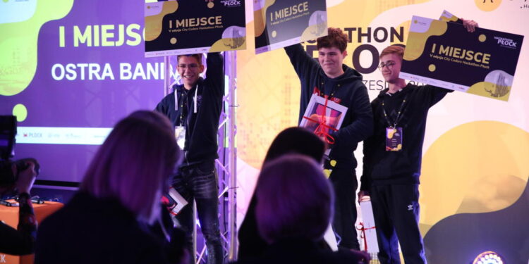 Hackathon 2022 w Płocku. Jakie aplikacje stworzyli zwycięzcy?