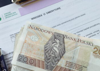 Kto może skorzystać na nowych tablicach długości życia? ZUS wyjaśnia