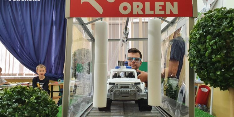 „Na drogach jest zbyt dużo agresywnych kierowców”. Szkoła bezpiecznej jazdy w Płocku [FILM, ZDJĘCIA]