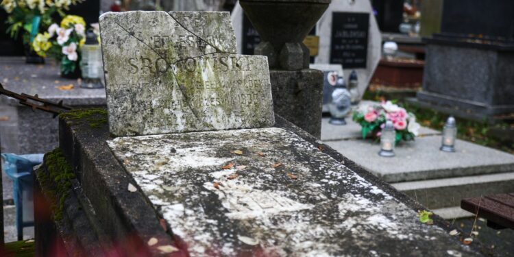 Płockie Powązki zyskają kolejny odnowiony nagrobek. Zbiórka rozpoczyna się już w poniedziałek