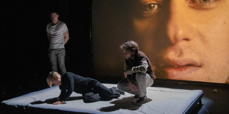 „Broniewski” na deskach Teatru Dramatycznego w Płocku. Aktorzy wystąpią w maskach