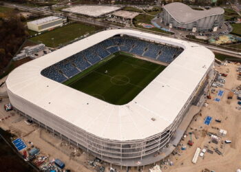 Minął termin zakończenia budowy stadionu Wisły Płock. Co dalej z inwestycją? [ZDJĘCIA, FILM]