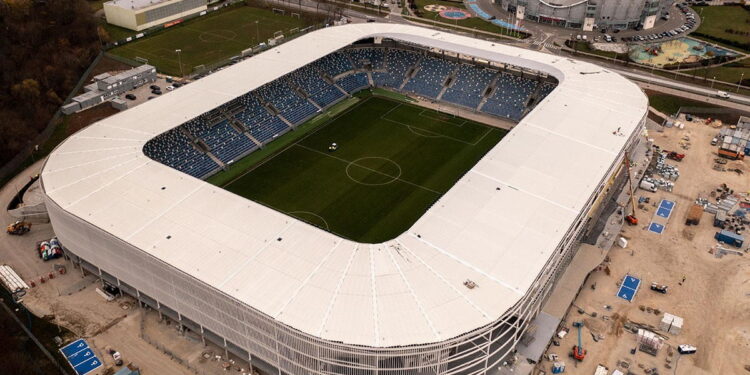 Minął termin zakończenia budowy stadionu Wisły Płock. Co dalej z inwestycją? [ZDJĘCIA, FILM]