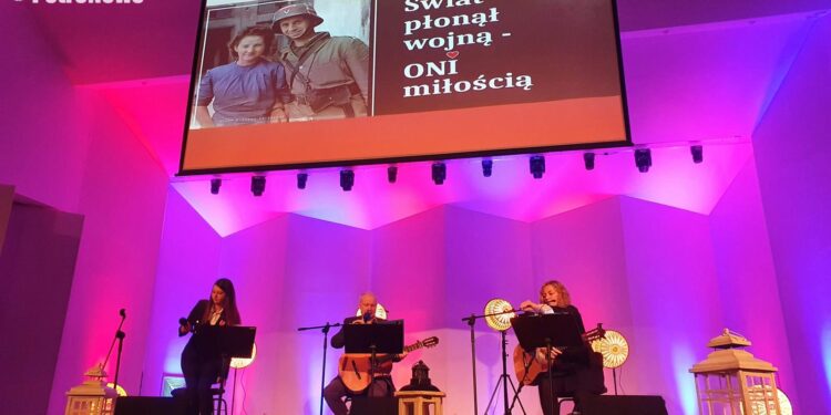 „Świat płonął wojną – oni miłością” – wzruszający koncert w Płocku