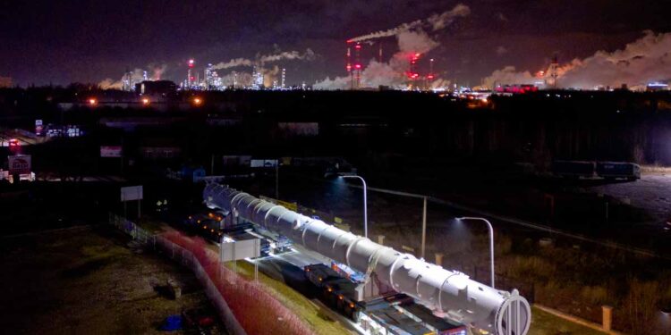 Jak wygląda transport ogromnych elementów nowej instalacji? [FILM, ZDJĘCIA]