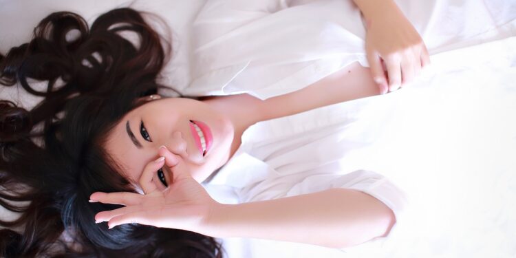 Samobadanie ratuje zdrowie. Jak robić to prawidłowo?