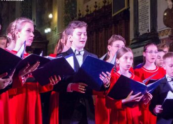 Poruszający koncert muzyki polskiej na 25-lecie Pueri et Puellae Cantores Plocenses [ZDJĘCIA]