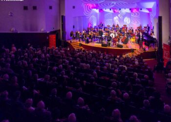 Płocka Orkiestra Symfoniczna porwała publiczność na romantyczną wycieczkę do Paryża [ZDJĘCIA]