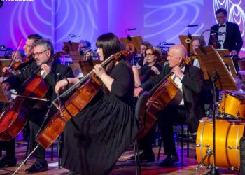 Płocka Orkiestra Symfoniczna porwała publiczność na romantyczną wycieczkę do Paryża [ZDJĘCIA]