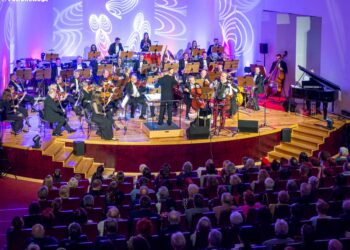 Płocka Orkiestra Symfoniczna porwała publiczność na romantyczną wycieczkę do Paryża [ZDJĘCIA]