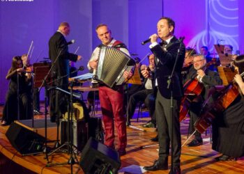 Płocka Orkiestra Symfoniczna porwała publiczność na romantyczną wycieczkę do Paryża [ZDJĘCIA]