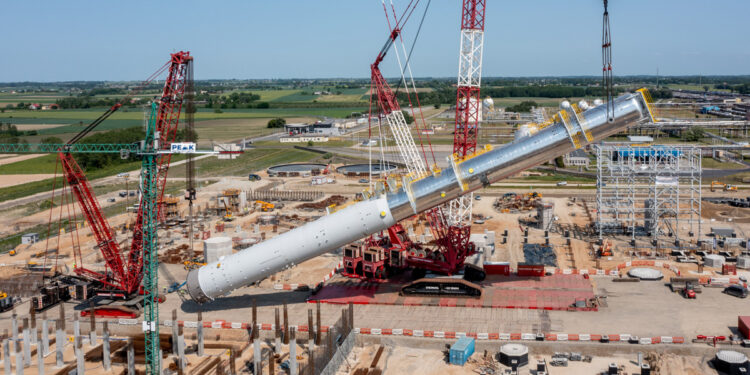 Największy element Olefin III już stoi! Żurawia do montażu sprowadzono ze Szkocji [ZDJĘCIA]