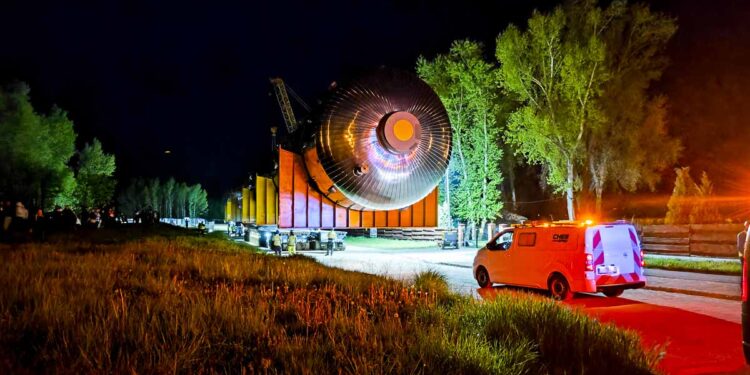 Nocna operacja logistyczna – jak przewożono największy element Olefin III? [FILM, ZDJĘCIA]