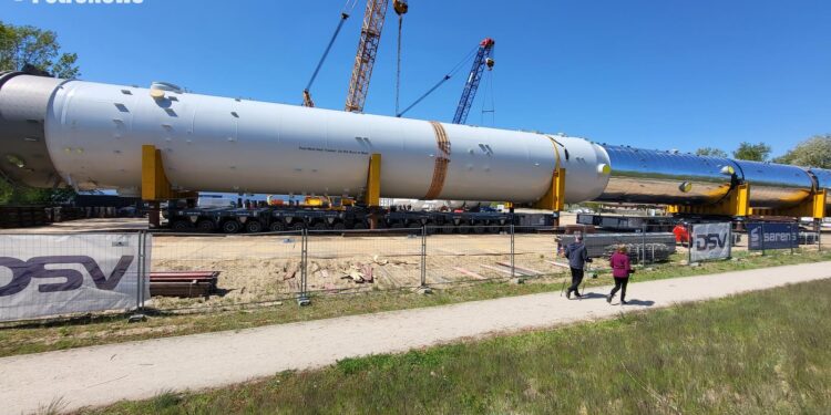 Ponad 850 ton i 100 metrów długości. Transport największego elementu Olefin III niemal zakończony [FILM, ZDJĘCIA]