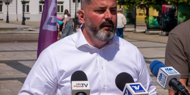 Psychika dzieci i młodzieży coraz słabsza. Płocki poseł organizuje „Okrągły stół” dla zdrowia dzieci