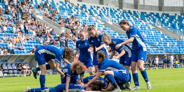 Piłkarki Wisły Płock wygrały finał. Przyszły sezon rozegrają w II lidze [FILM, ZDJĘCIA]