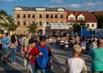 Ruszyły „Muzyczne czwartki na płockiej starówce”. Za nami wizyta w Paryżu [ZDJĘCIA]