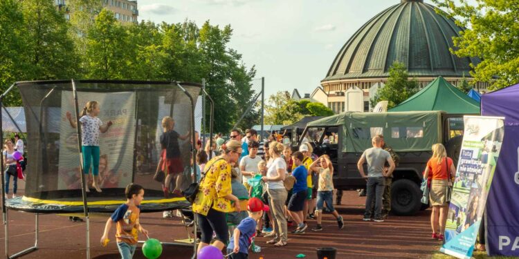 Charytatywny Dzień Dziecka na Osiedlu Łukasiewicza [ZDJĘCIA]