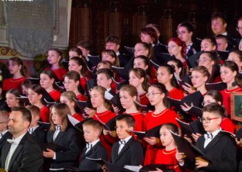 Piękny koncert Płockiej Orkiestry Symfonicznej i Chóru Pueri et Puellae Cantores Plocenses [ZDJĘCIA]