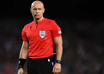 Nasz sędzia piłkarski zaatakowany. UEFA rozważała odsunięcie Szymona Marciniaka