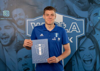 Wychowanek Wisły Płock z pierwszym profesjonalnym kontraktem. Został bramkarzem