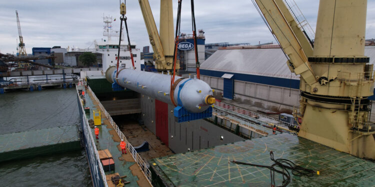 Ogromne elementy płyną do ORLENU. Tym razem do zakładu w Możejkach