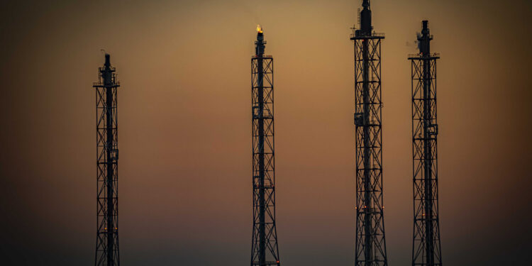 Wyższy płomień na pochodniach. Planowy remont w zakładzie produkcyjnym
