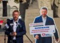 Konferencja wiceministra Jacka Ozdoby z tekturowym liderem płockiej listy PO [FILM, ZDJĘCIA]