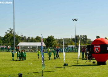 Stoczniowiec ma nowe trawiaste boisko [ZDJĘCIA]