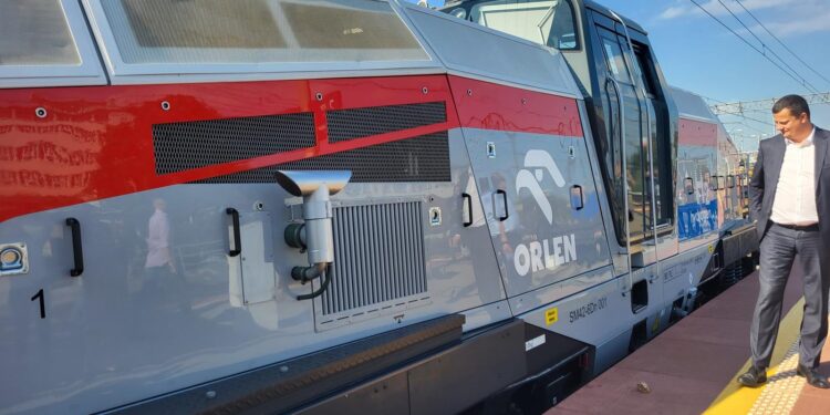 Pierwsza w Polsce lokomotywa na wodór już działa! [FILM, ZDJĘCIA]