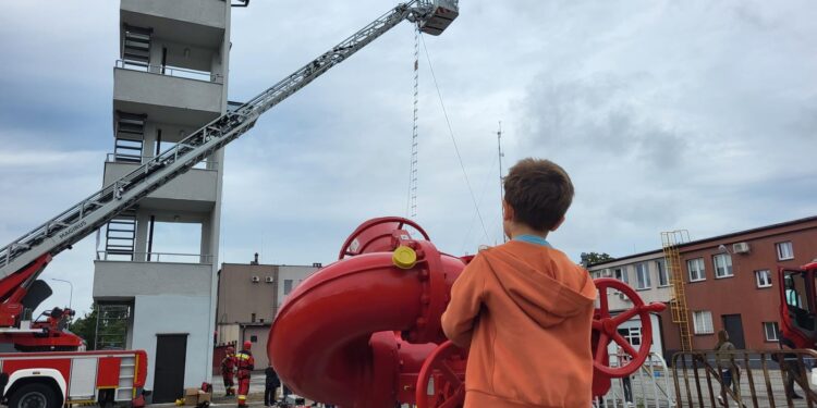 „Ja też chcę być strażakiem”. Otwarty dzień w Zakładowej Straży Pożarnej ORLEN [FILM, ZDJĘCIA]