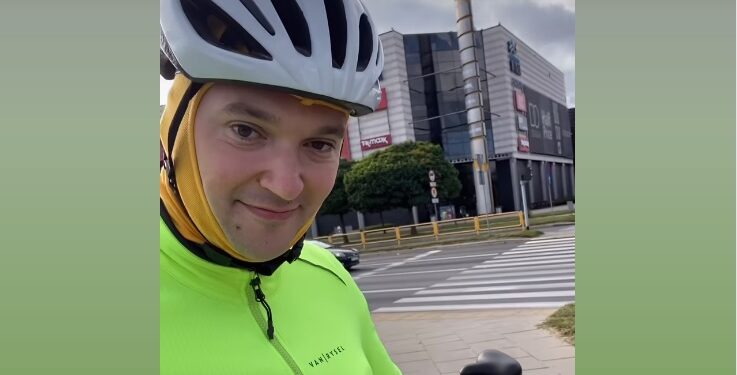 Policjant pojedzie rowerem przez Płock na Hel dla chorego Tymka