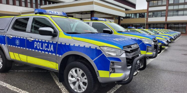 Tylu policyjnych aut przy ORLENIE jeszcze nie było